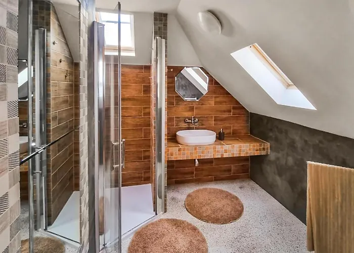 3 Bedroom Amazing In 別荘 *